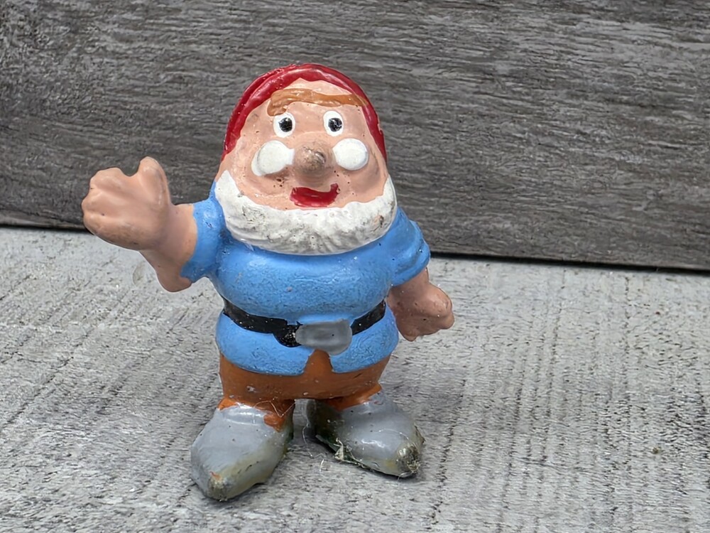 Vintage Disney Snow White Blue Red Doc Dwarf PVC Figure Cake Topper g51f3